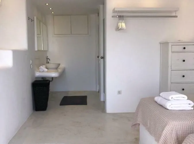 Crystal With Private Pool By Diles Hulákia